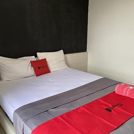 Отель Reddoorz Near Rsud Margono Purwokerto 3 Экстерьер фото