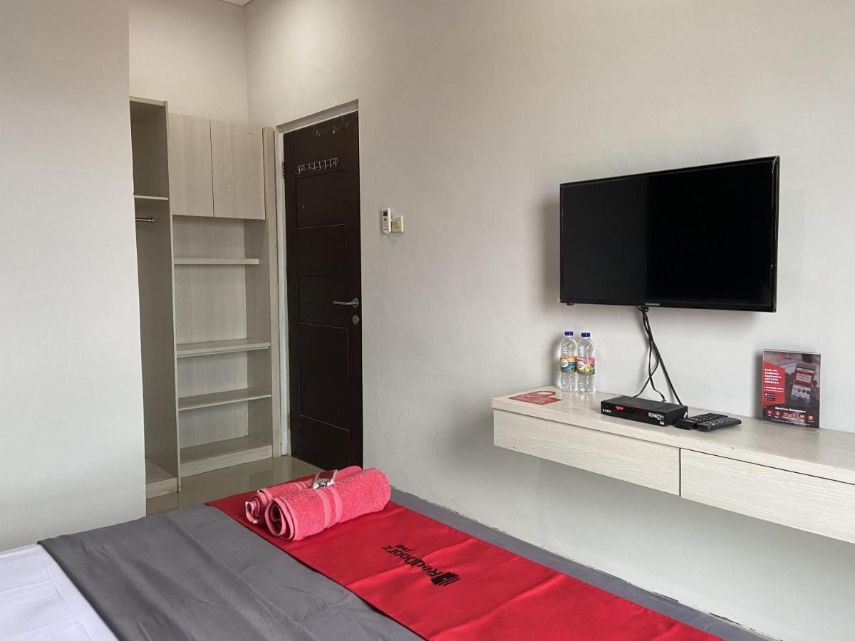 Отель Reddoorz Near Rsud Margono Purwokerto 3 Экстерьер фото