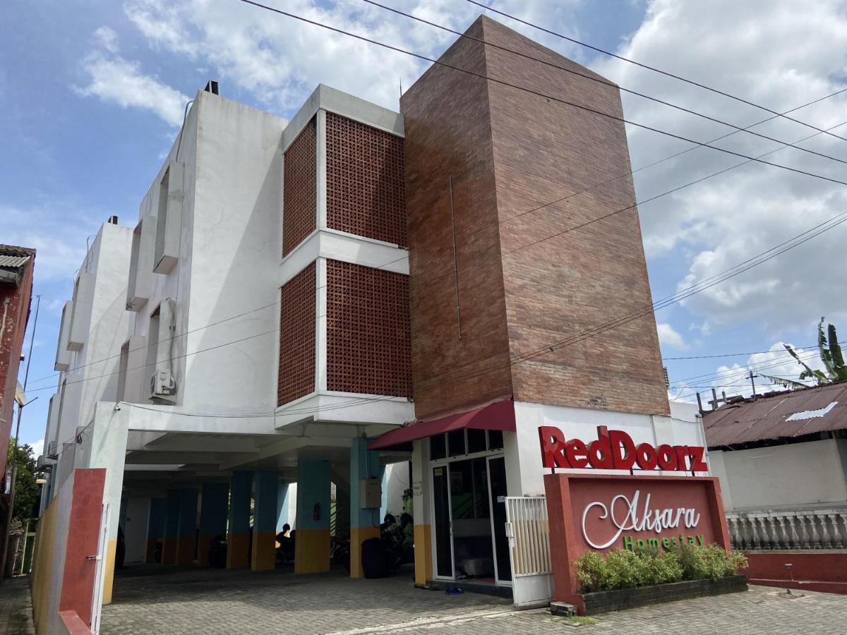 Отель Reddoorz Near Rsud Margono Purwokerto 3 Экстерьер фото