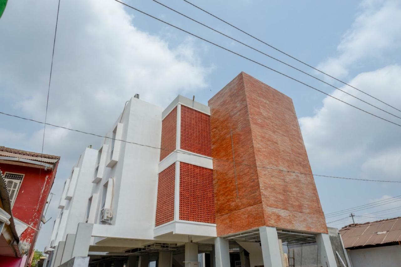 Отель Reddoorz Near Rsud Margono Purwokerto 3 Экстерьер фото