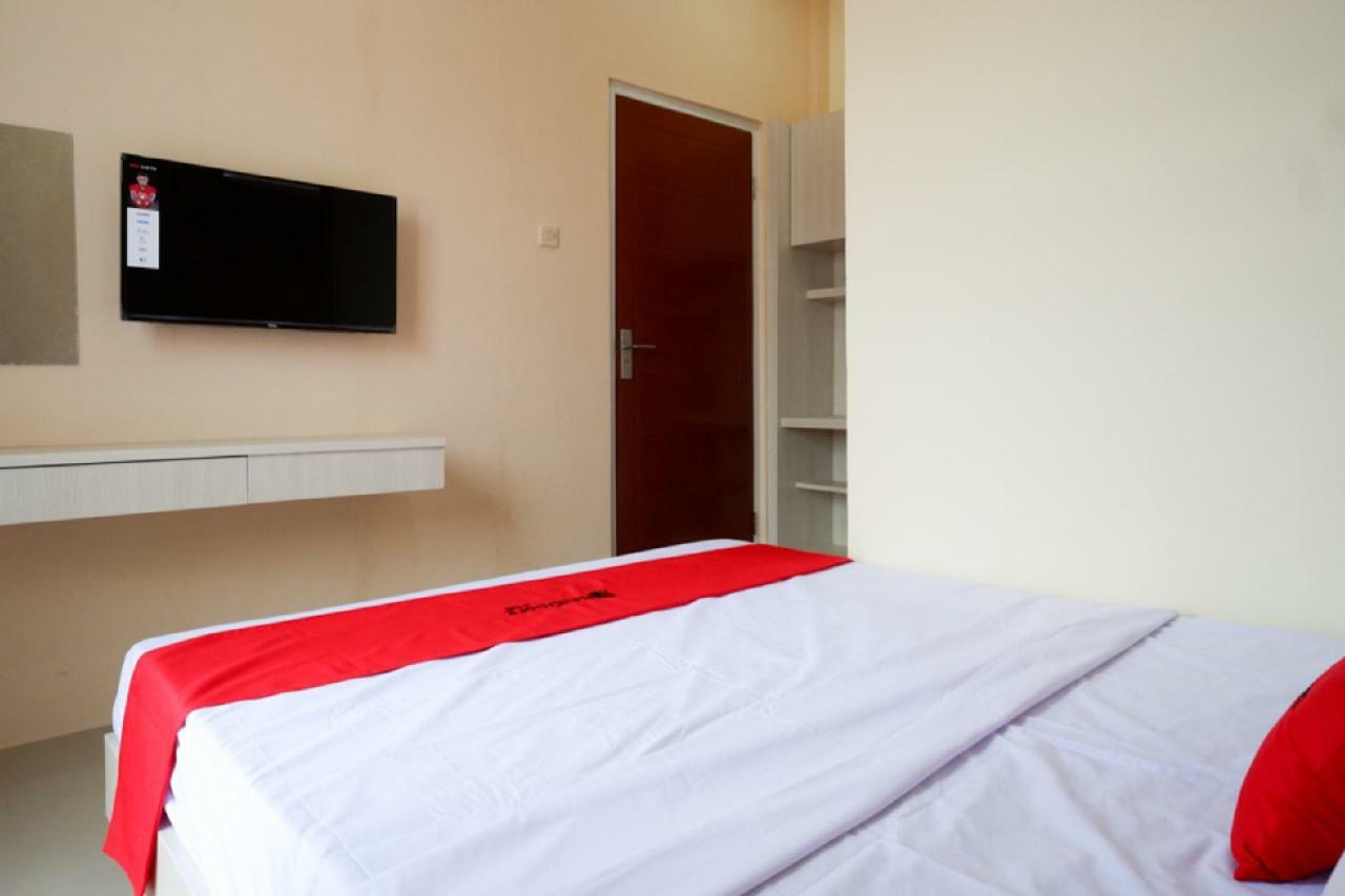 Отель Reddoorz Near Rsud Margono Purwokerto 3 Экстерьер фото